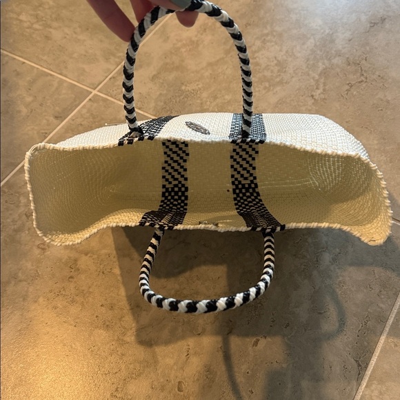 Lola’s Small Woven Tote Bag - Picture 6 of 8